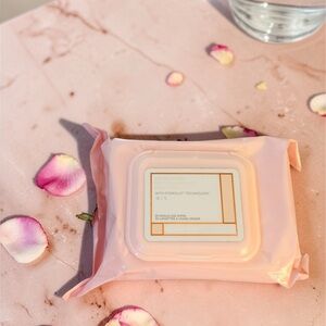 Exfoliating Skincare Wipes - Pink